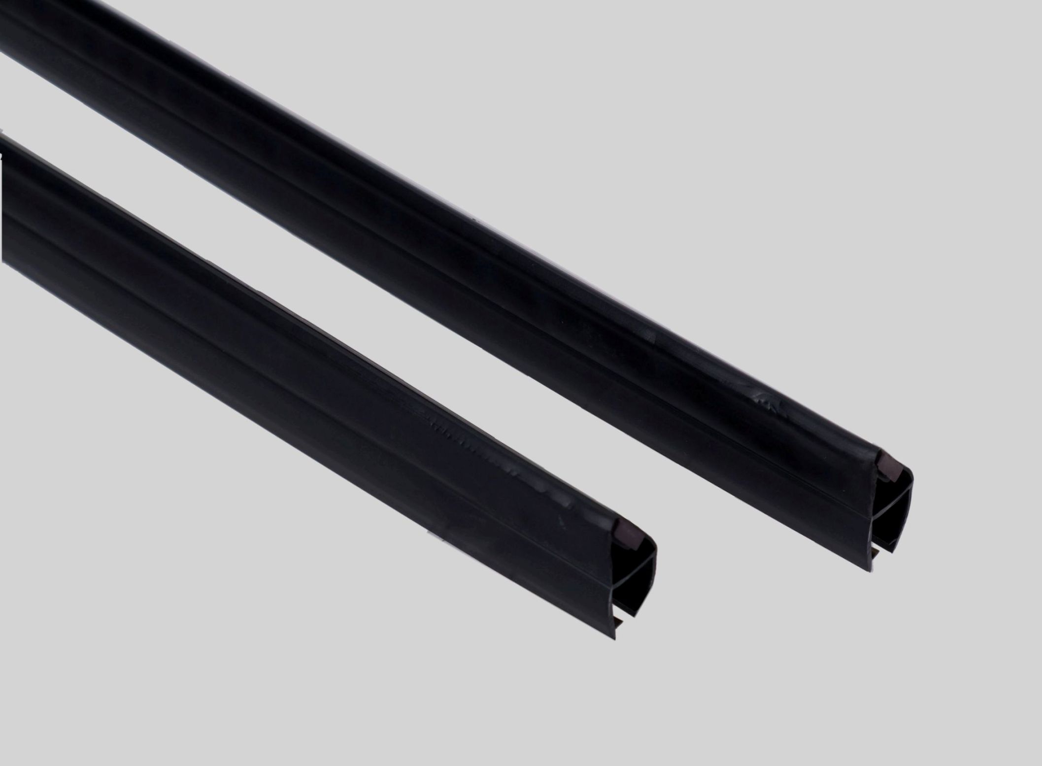 AR001-90-8-BL საშხაპე კაბინის რეზინი შავი 90გრად. PVC 8mm 2.20M/PCS TM-K001
