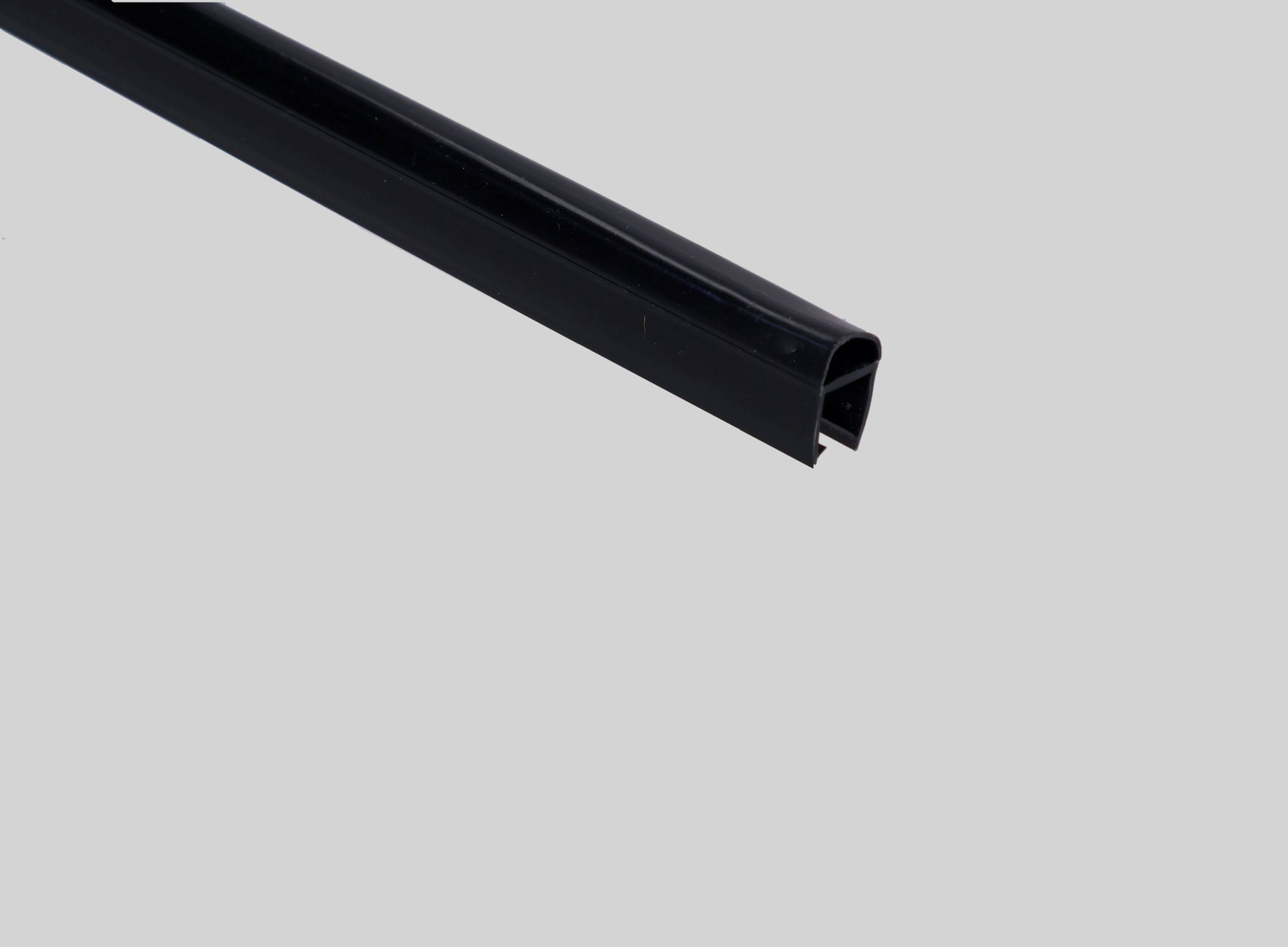 AR013-0-8-BL საშხაპე კაბინის რეზინი შავი PVC 8mm 2.20M/PCS TM-K013