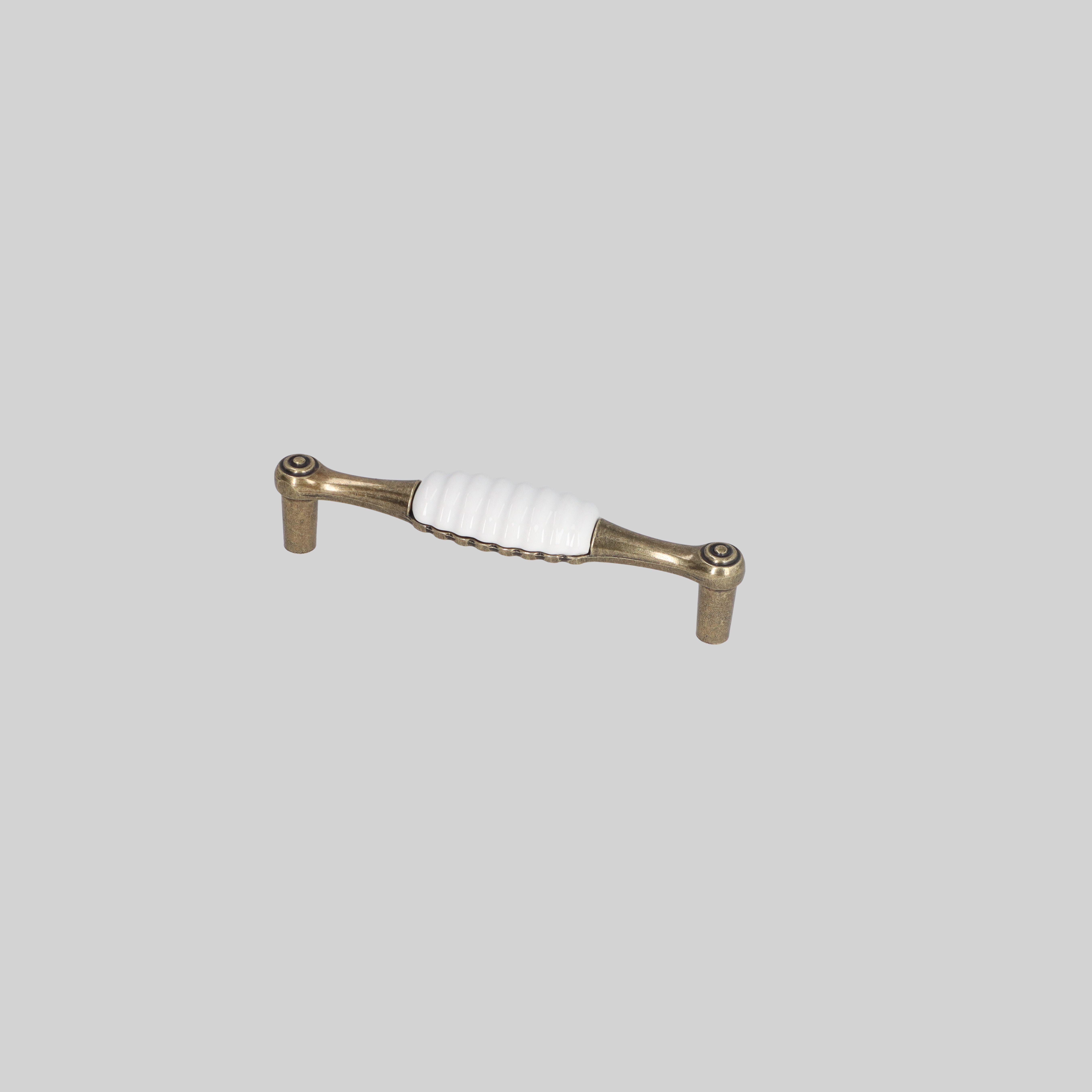 SAX-8207-96-AB/WT ავეჯის სახელური 96mm AB/WT-ანტიკური ოქროსფერი+თეთრი კერამიკა