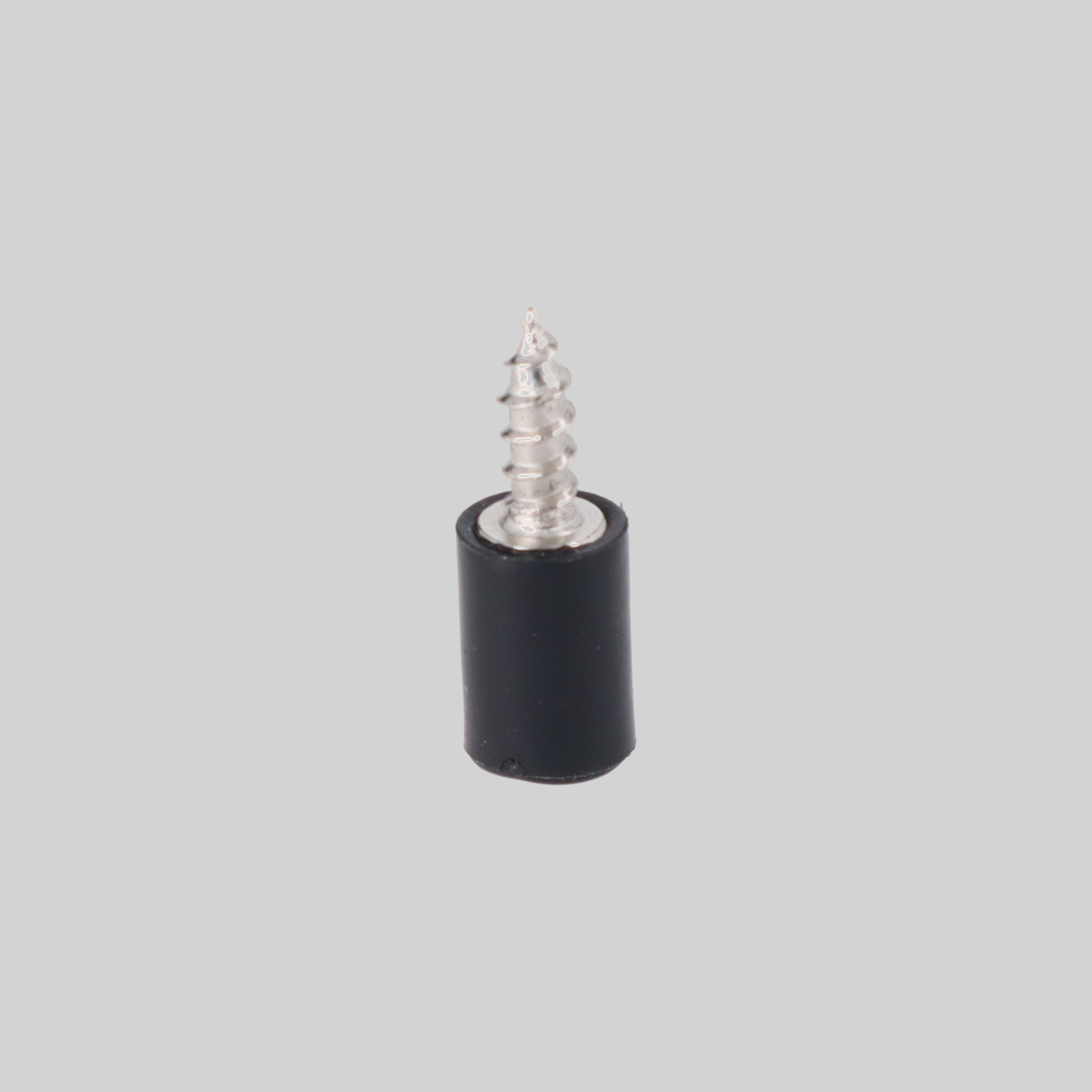 თაროს ხრახნისებრი სამაგრი 7.5x15mm შავი საფარით რკინა+პლასტმასი TM-S07
