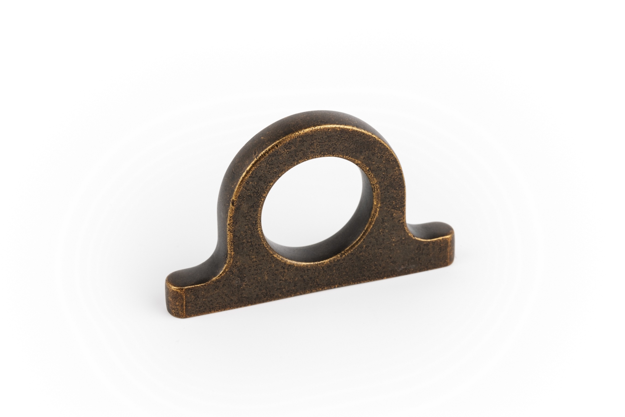 სახელური OMEGA - CC32L62.5mm rustic brass knob VIEFE